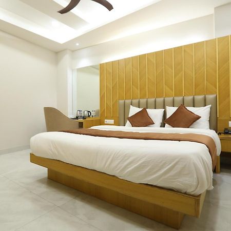 Hotel Glitz - Walk In From New Delhi Railway Station Bagian luar foto