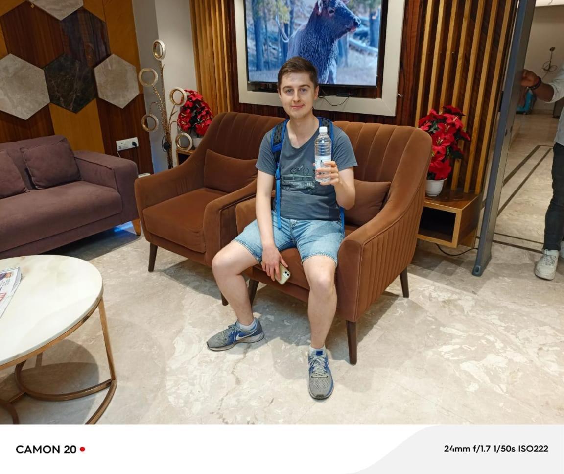 Hotel Glitz - Walk In From New Delhi Railway Station Bagian luar foto