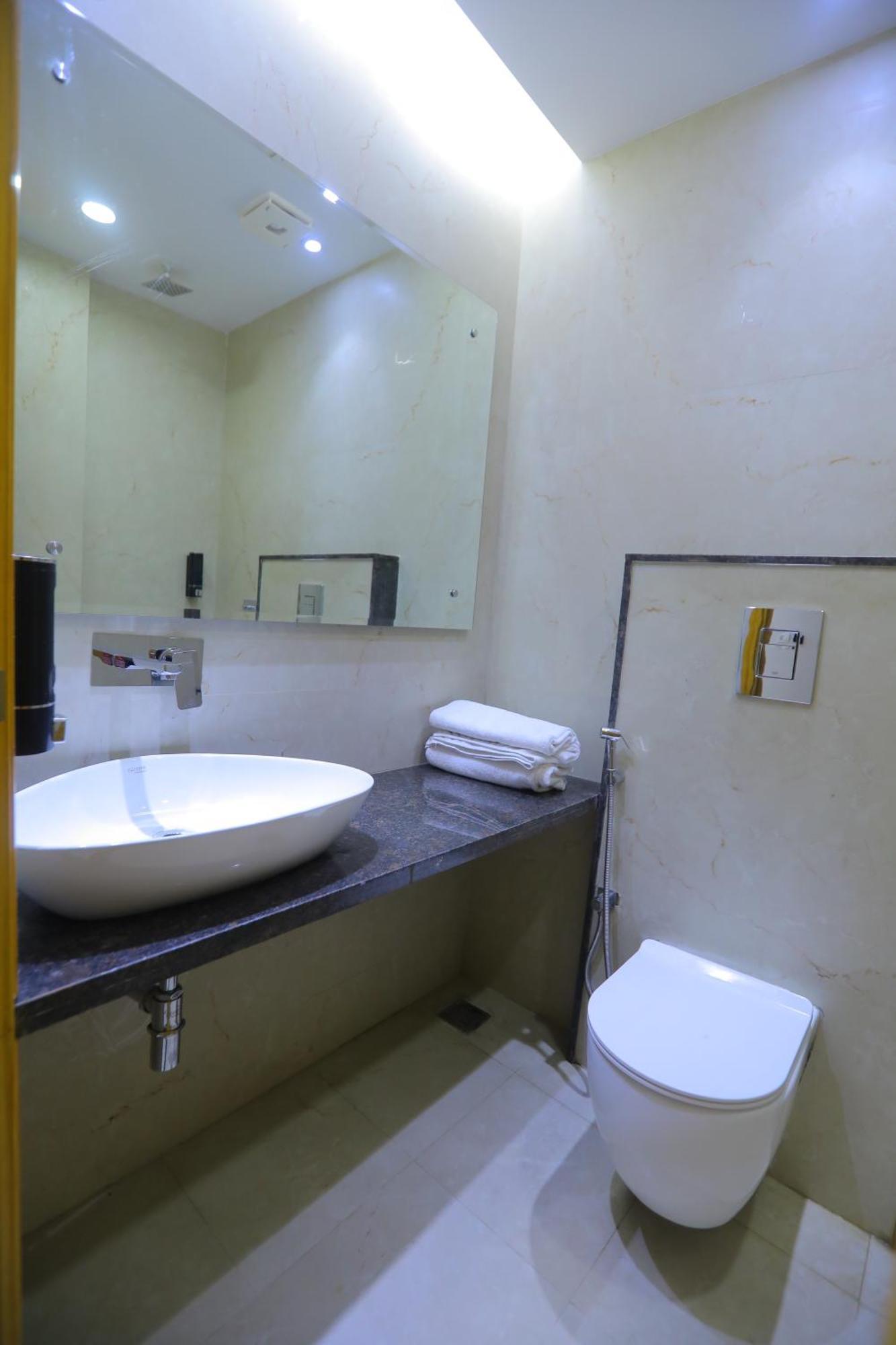 Hotel Glitz - Walk In From New Delhi Railway Station Bagian luar foto