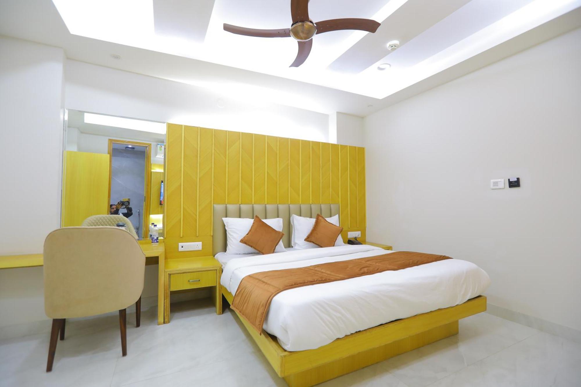 Hotel Glitz - Walk In From New Delhi Railway Station Bagian luar foto
