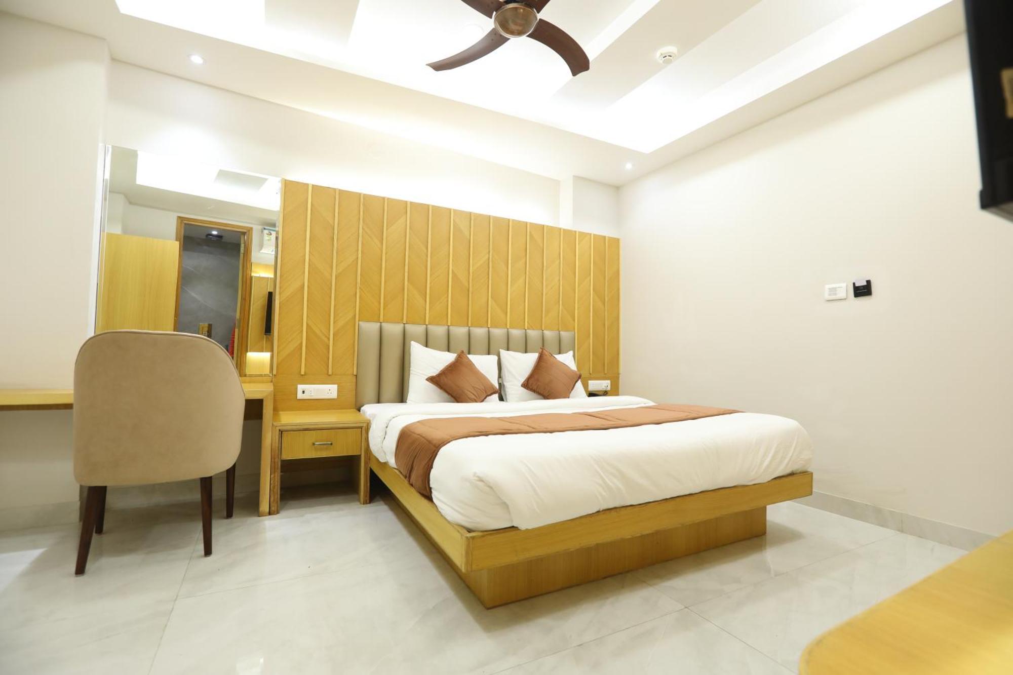 Hotel Glitz - Walk In From New Delhi Railway Station Bagian luar foto